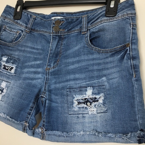 Mudd Low Rise Distressed Denim Blue Jean Shorts - Picture 4 of 13